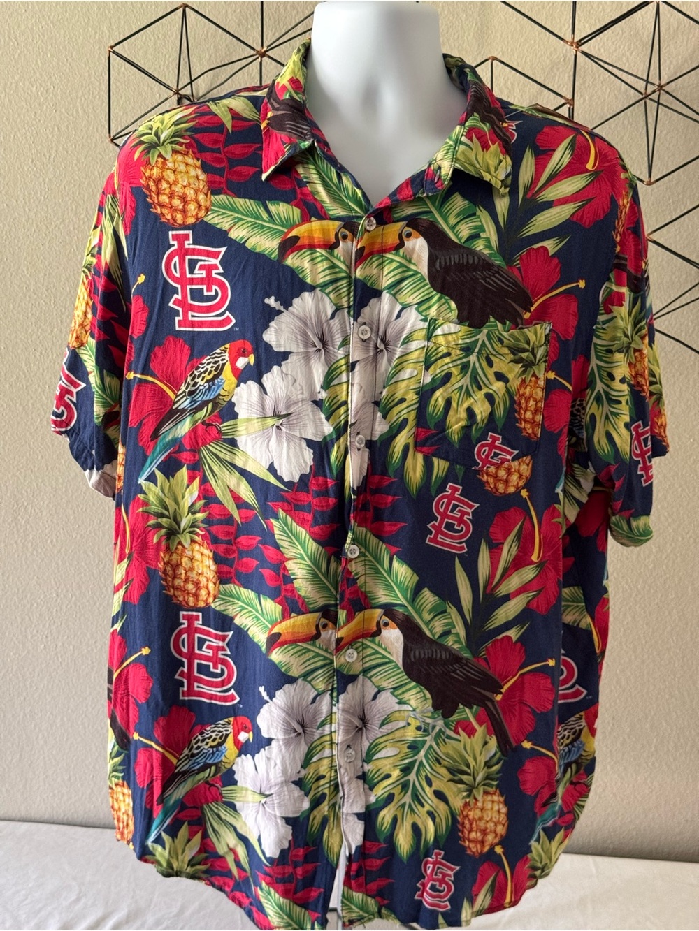MLB St. Louis Cardinals Hawaiian Style AOP Tropical Shirt 

Men’s XL